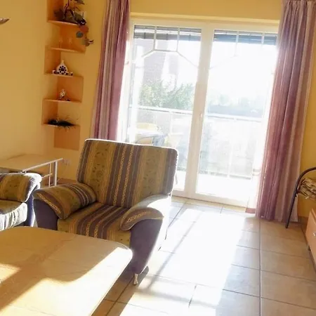 Zentrale Strandnahe Mit 3 Zimmern Spatzennest Apartment Kuehlungsborn